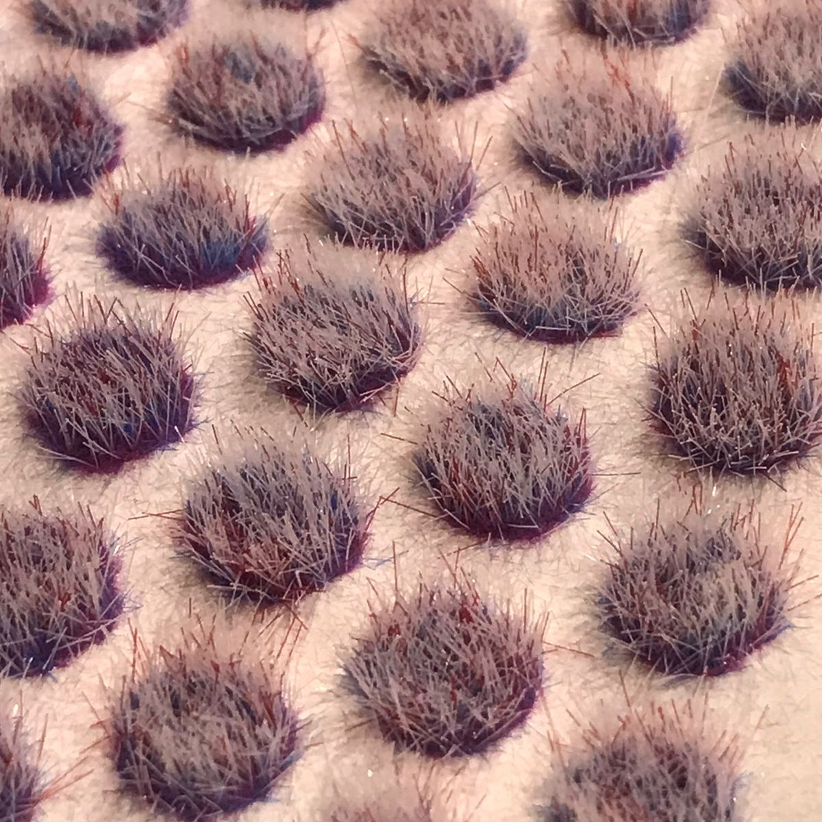 Matojos de hierba - 66 tufts de 8 mm - color Morado Marciano