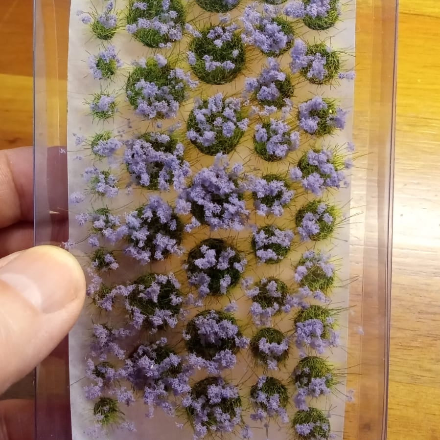 Matojos de hierba - 66 tufts de 8 mm con flores lilas